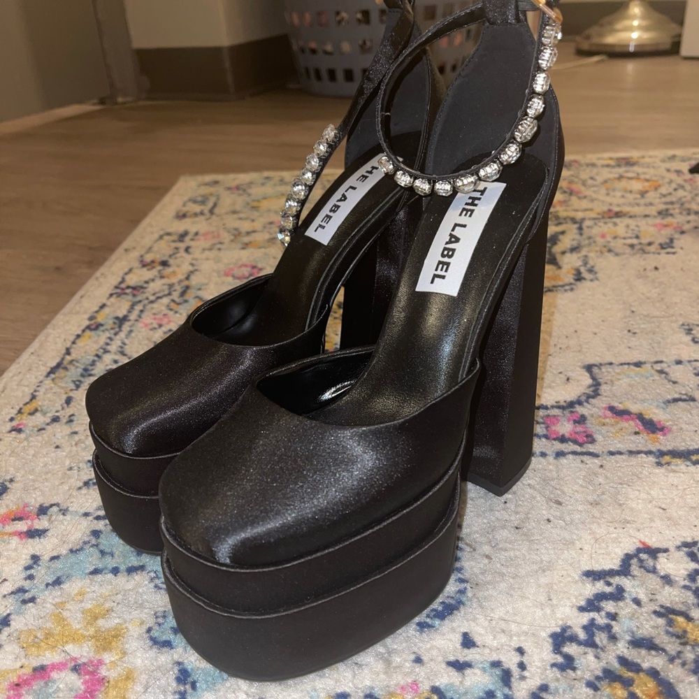 BLACK PLATFORM HEELS